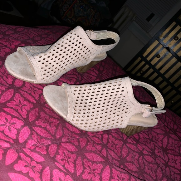 Jaclyn Smith Heels size 10 - Picture 2 of 2